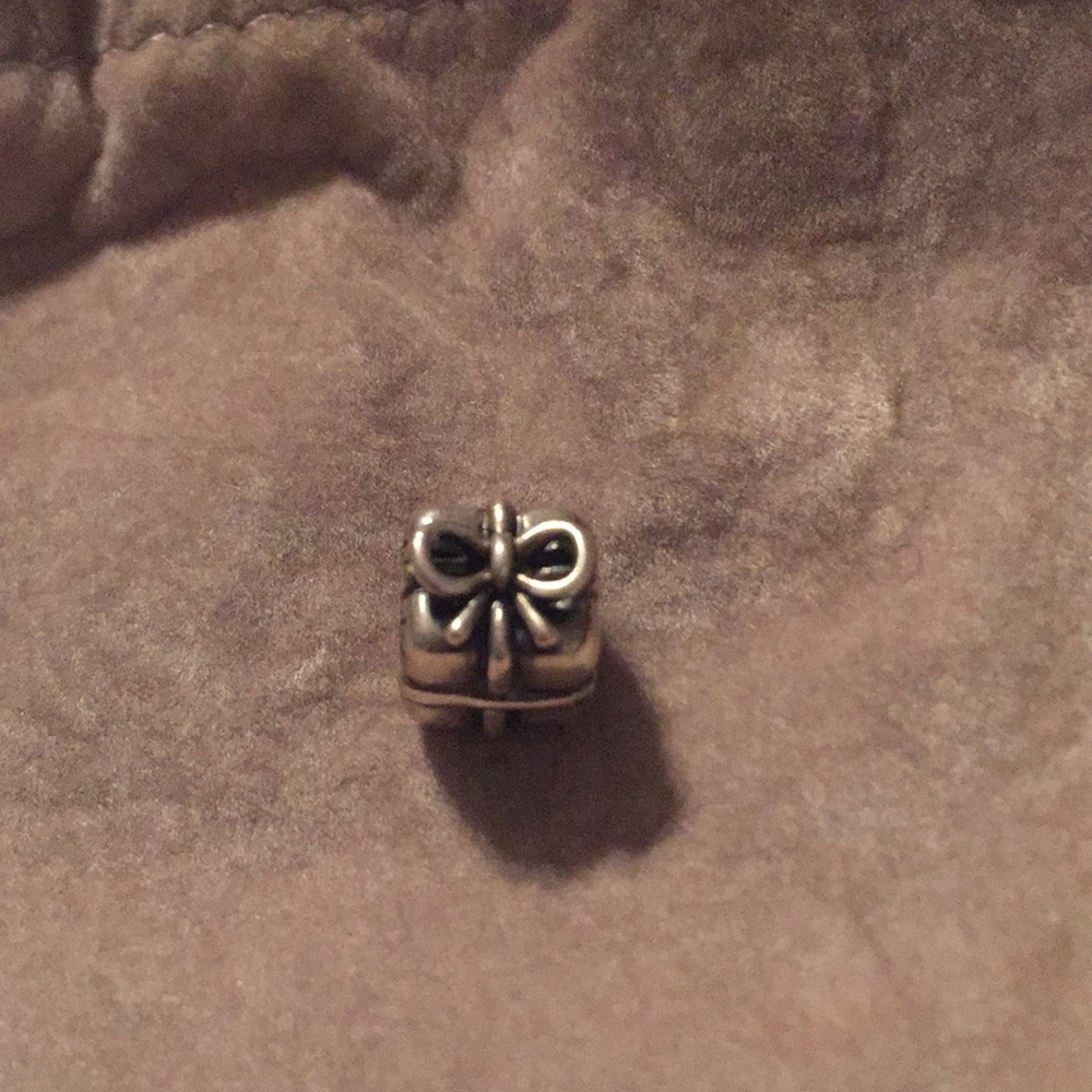 Retired authentic Pandora present charm